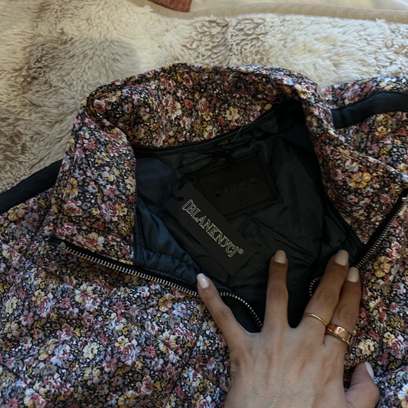 Blank NYC Quilted Floral Jacket Zipper Small NWT Crop Puffy Boxy Small - Picture 10 of 10